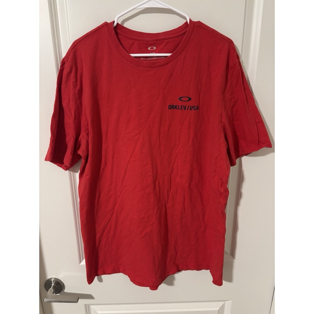 Oakley USA Red Graphic T-Shirt Mens XL Short Sleeve Cotton Flag Back‎ Print